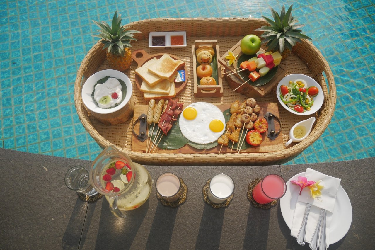 Sensasi Sarapan Berbeda dengan Floating Breakfast Java Heritage Hotel